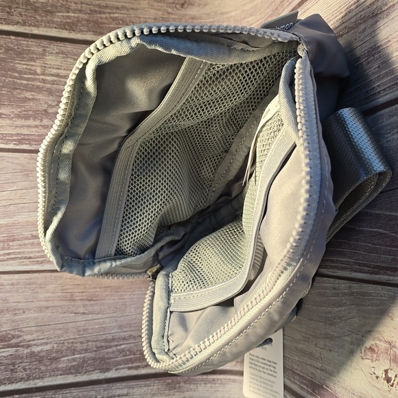 Lululemon Athletic Everywhere Belt Bag 1L Silver NWT One Size** - Picture 3 of 5